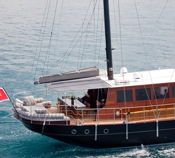 Yacht DOLCE VITA - Aft View