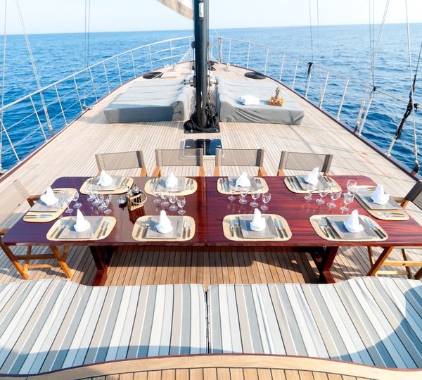 Yacht DOLCE VITA - Exterior Dining