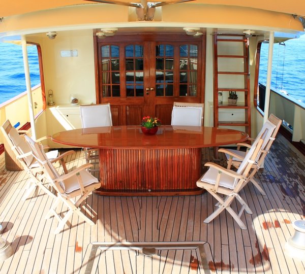 Yacht DP MONITOR - Aft Deck Dining