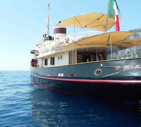 Yacht DP MONITOR - Aft View