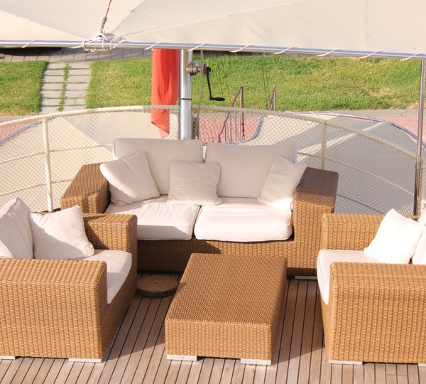 Yacht DP MONITOR - Deck Lounging