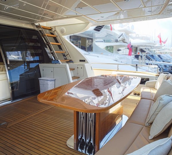 Yacht Dolce Mia - Aft Deck