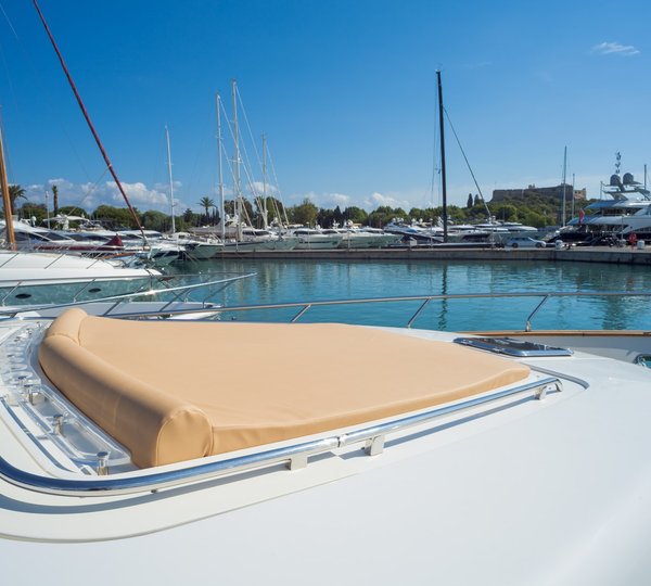 Yacht Dolce Mia - Foredeck Sunpad