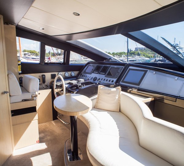 Yacht Dolce Mia - Helm