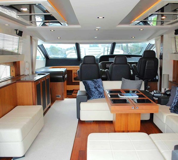 Yacht EAGLE II - Salon looking forward