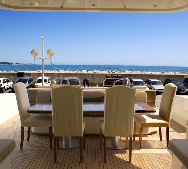 Yacht EOL B -  Aft Deck Dining