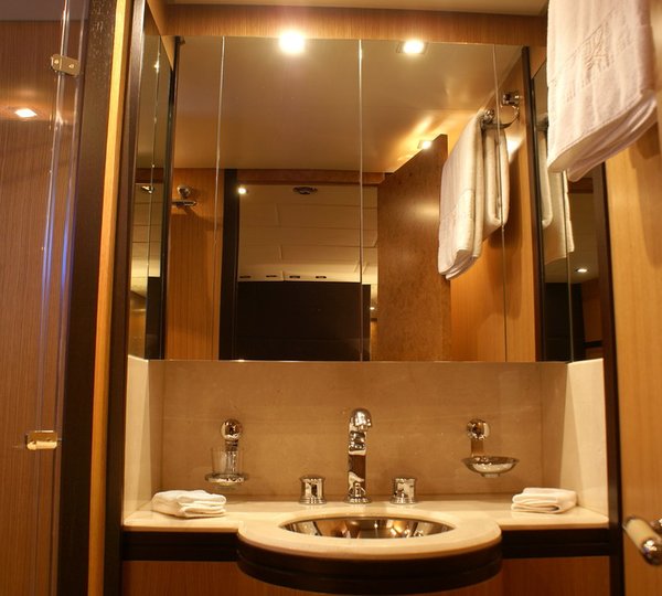 Yacht EOL B -  Double Cabin ensuite
