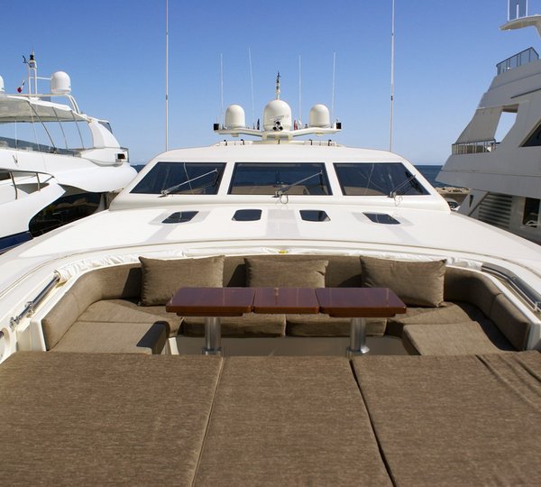 Yacht EOL B -  Foredeck Sunpads