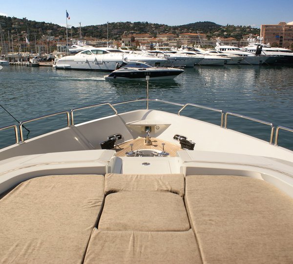 Yacht EOL B -  Foredeck
