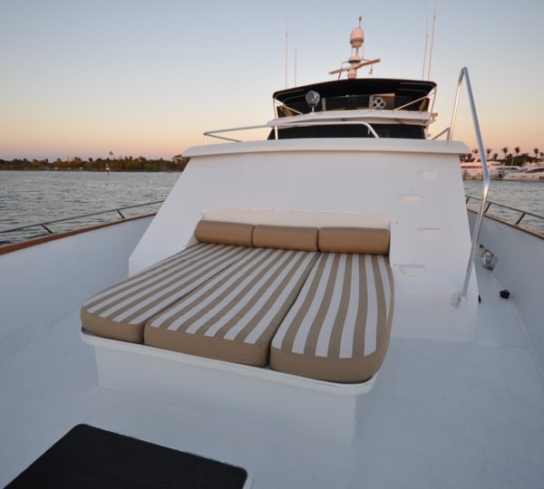 Yacht GOLDEN GIRL - Bow