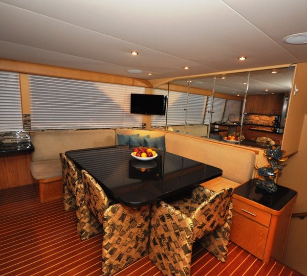 Yacht GOLDEN GIRL - Galley Dining