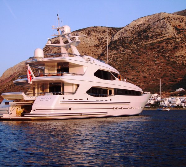Yacht IDEFIX - Aft View