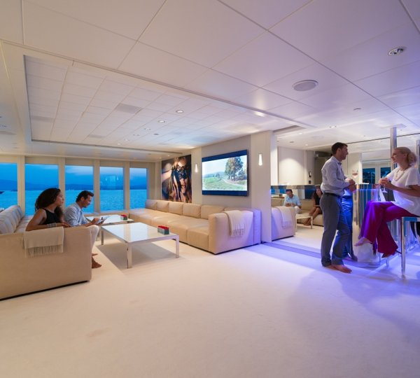 Yacht IDOL -  Skylounge