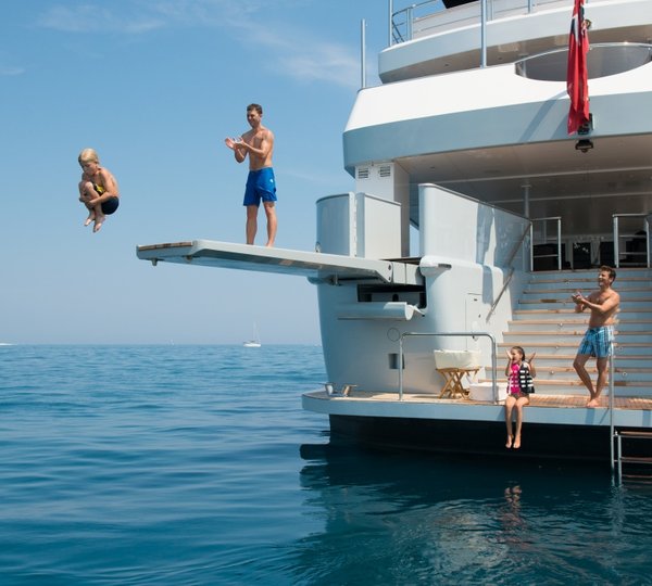 Yacht IDOL -  Swim Platform