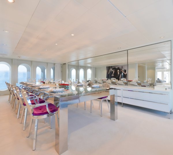 Yacht IDOL - Dining Room