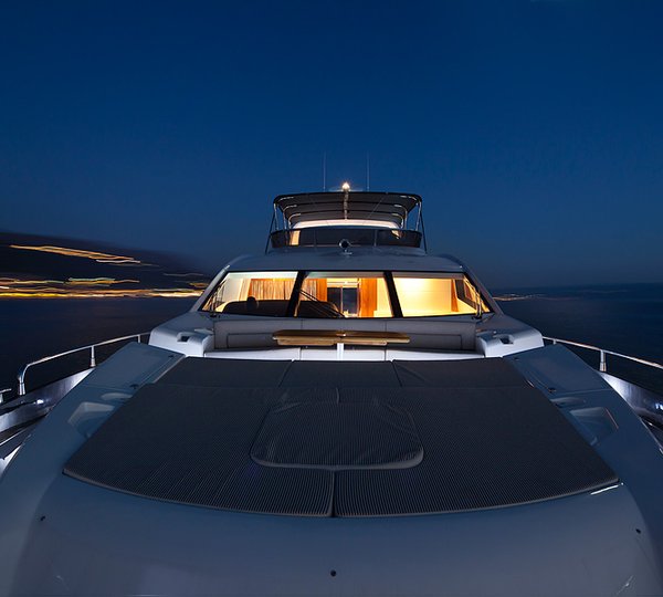 Yacht IMAI -  Foredeck