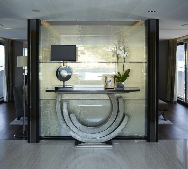 Yacht IMPERIAL PRINCESS -  Main Lobby