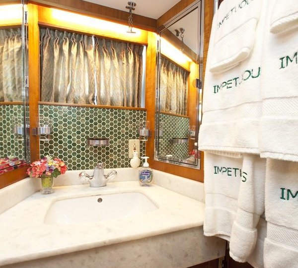 Yacht IMPETUOUS -  Guest Bathroom