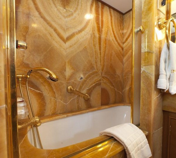 Yacht IMPETUOUS - Master Bathroom