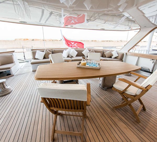 Yacht INDIA - Aft Deck Dining