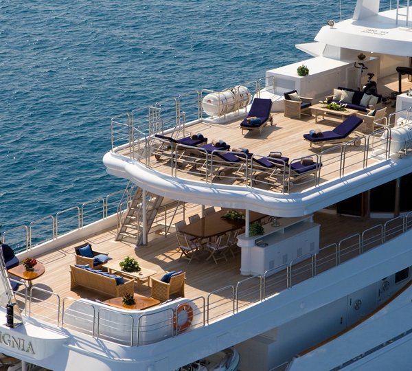 Yacht INSIGNIA - Decks