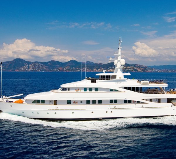 Yacht INSIGNIA - Profile