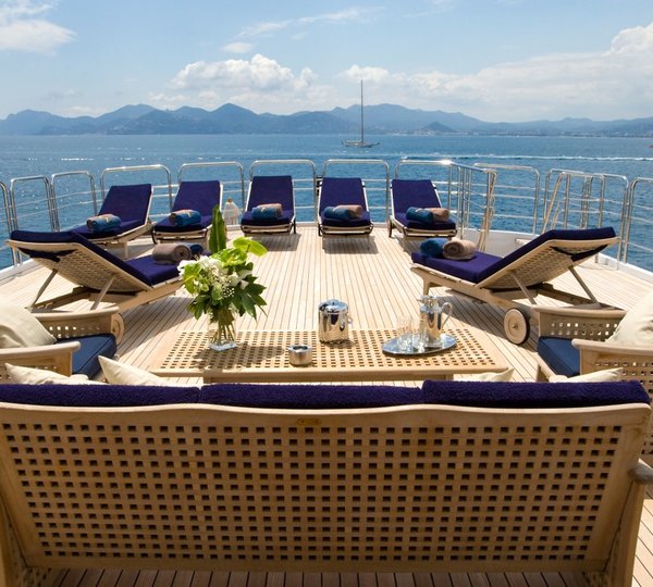 Yacht INSIGNIA - Sundeck Seating