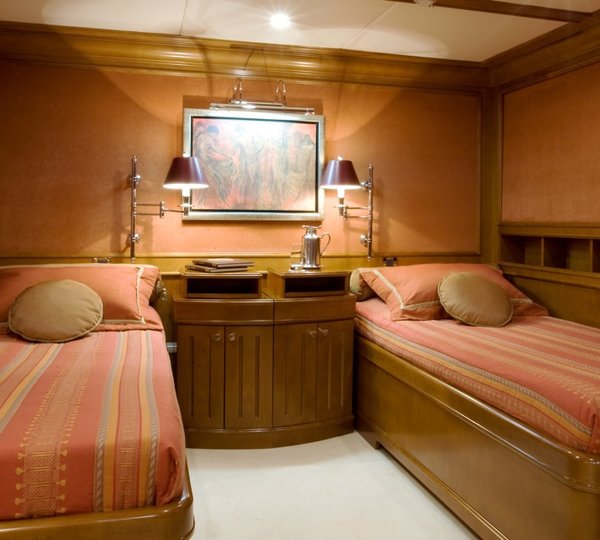 Yacht INSIGNIA - Twin Cabin