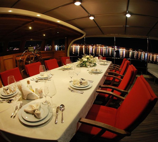Yacht JUNIOR ORCUN -  Aft Deck Dining