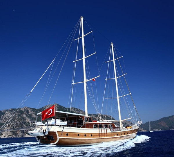 Yacht JUNIOR ORCUN -  Aft View