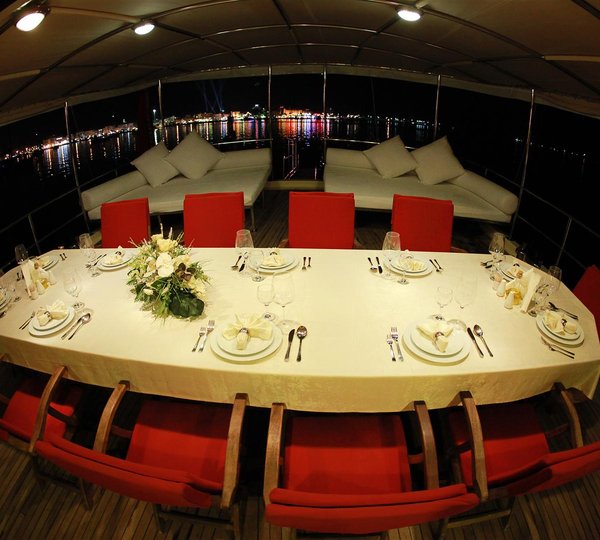 Yacht JUNIOR ORCUN -  Al fresco Dining at Night