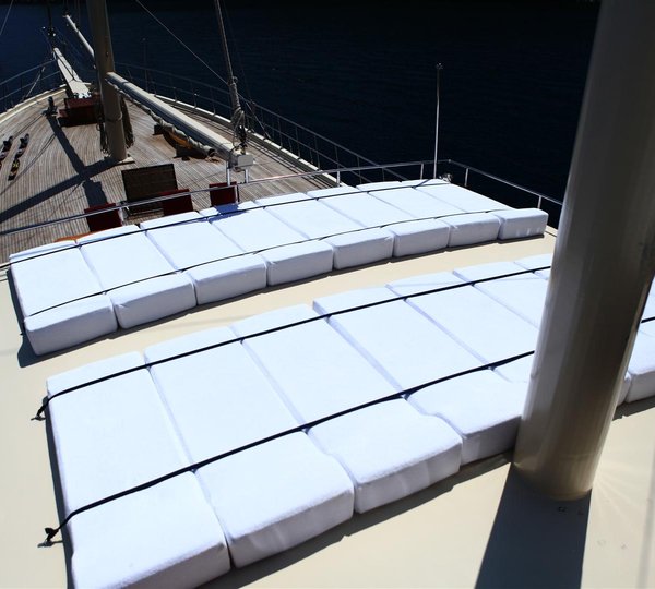 Yacht JUNIOR ORCUN -  Foredeck Sunpads