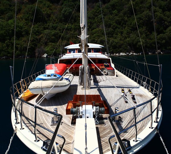 Yacht JUNIOR ORCUN -  Front View of Decks
