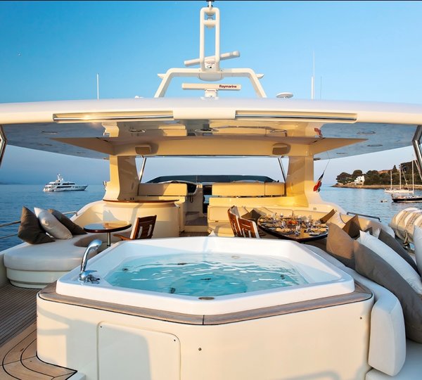 Yacht LA DEA -  Spa Pool on Sundeck