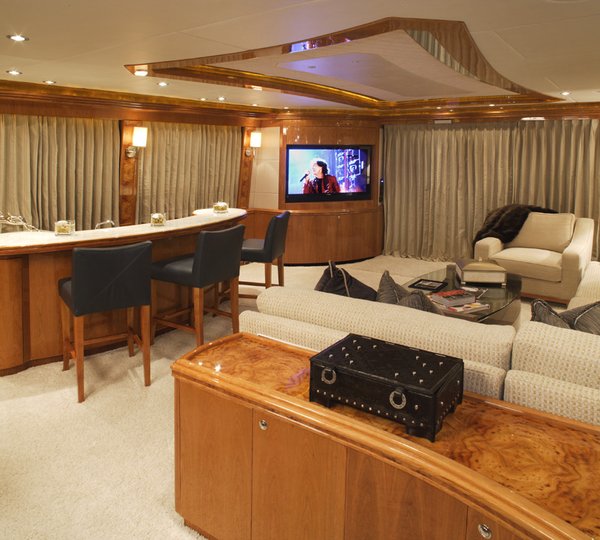 Yacht LA DOLCE VITA -  Salon