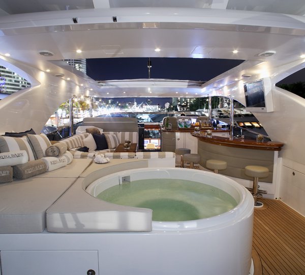 Yacht LA DOLCE VITA -  Sundeck Spa Pool