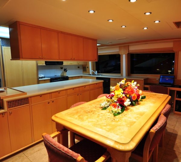 Yacht LADY DIANE II -  Country Kitchen