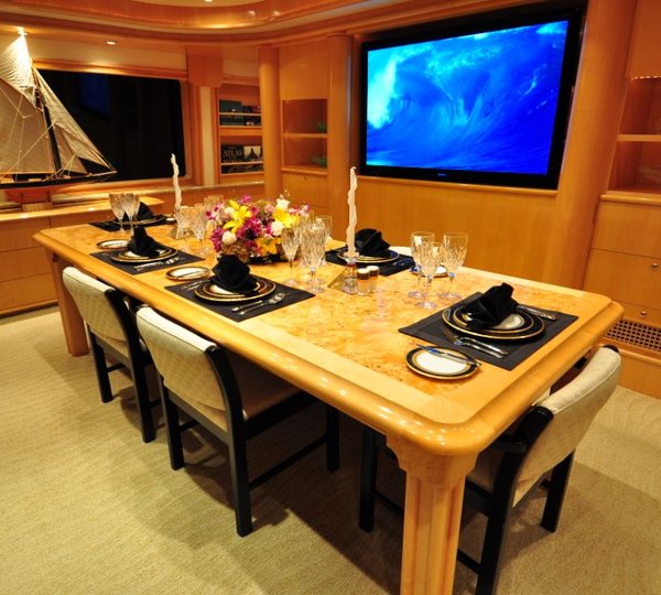 Yacht LADY DIANE II -  Formal Dining