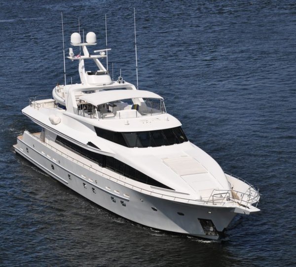 Yacht LADY DIANE II -  Front View