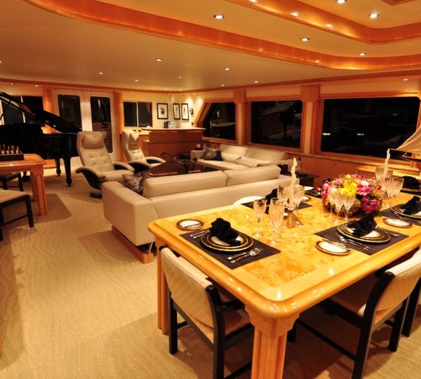 Yacht LADY DIANE II -  Salon looking Aft