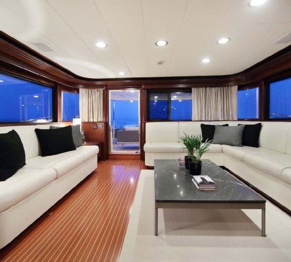 Yacht LADY SOUL -  Upper Salon looking Aft