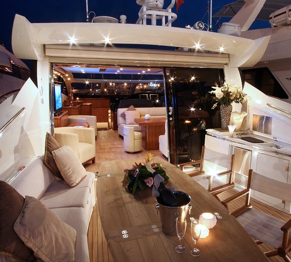 Yacht LADY T - Cockpit