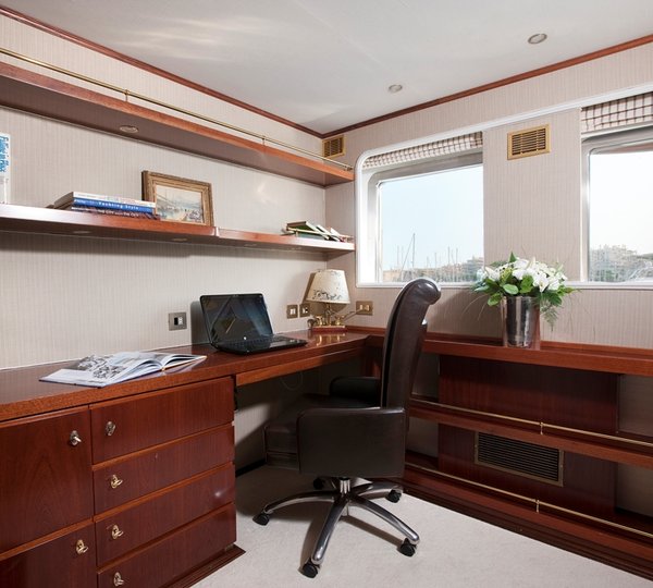 Yacht LALIBELA -   Office