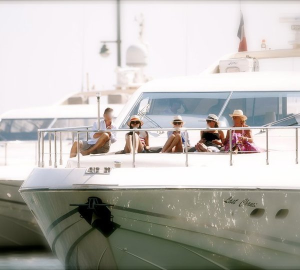 Yacht LAST CHANCE -  Relaxing in port
