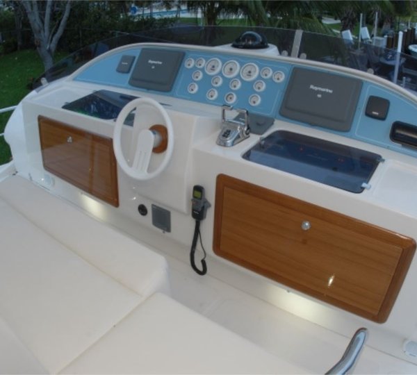 Yacht LEGEND AND SOUL -  Flybridge