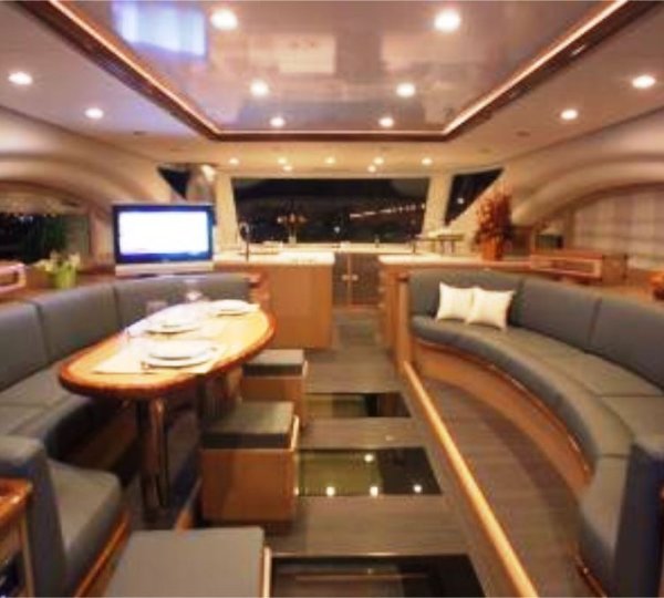 Yacht LEGEND AND SOUL -  Salon and Dining