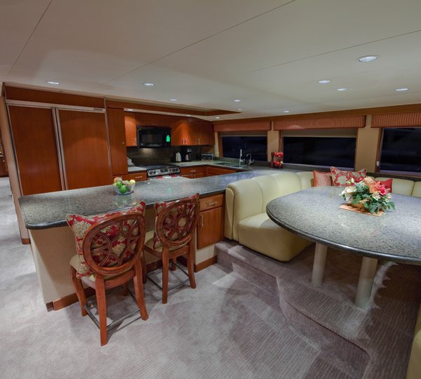 Yacht LOOSE ENDS -  Galley