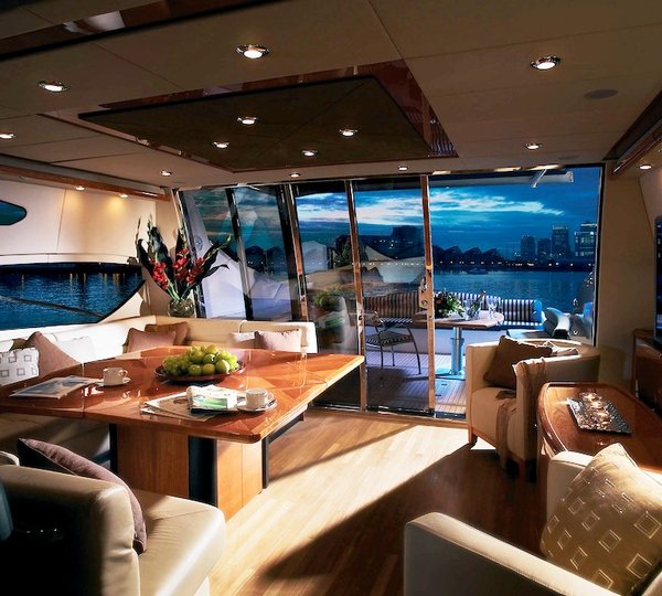 Yacht MALBEC -  Salon looking Aft