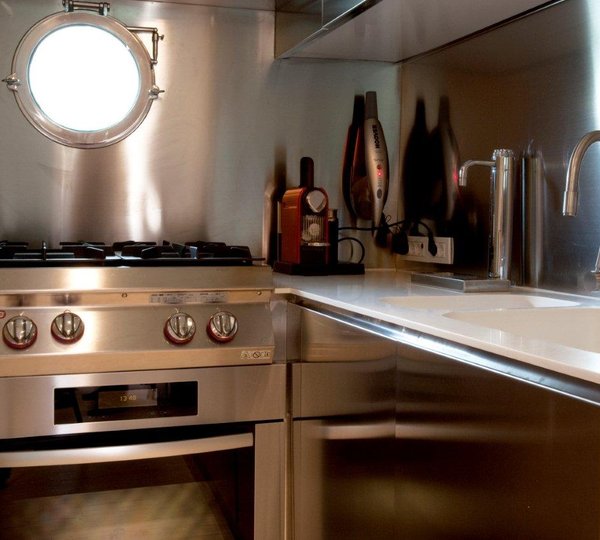 Yacht MASTIFF -  Galley