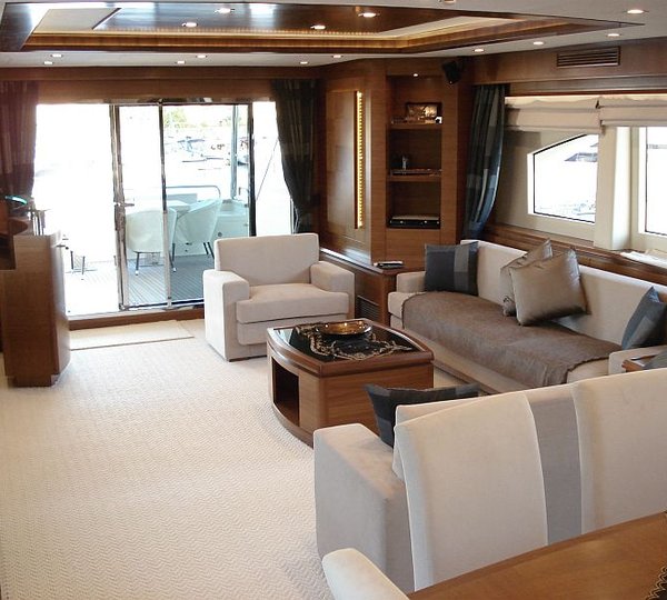 Yacht MERVE - Salon looking Aft
